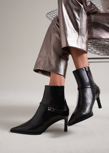 Bottines à talon en cuir noir Lola Cruz